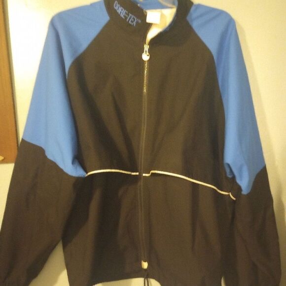 Vintage Asics Gore Tex windbreaker jacket with front zipper and pockets - Picture 3 of 8